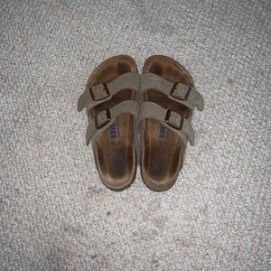 Birkenstock Arizona Sandal in Taupe Suede